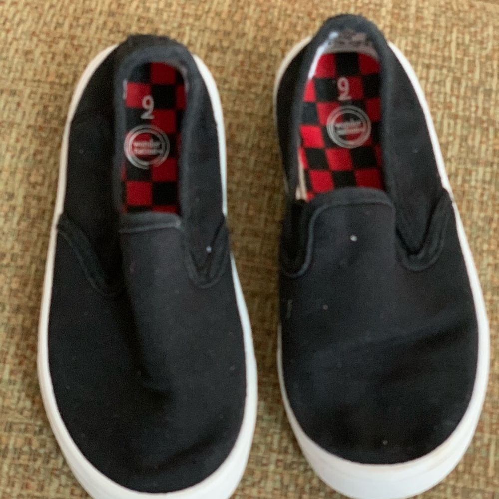 Wonder nation slip on